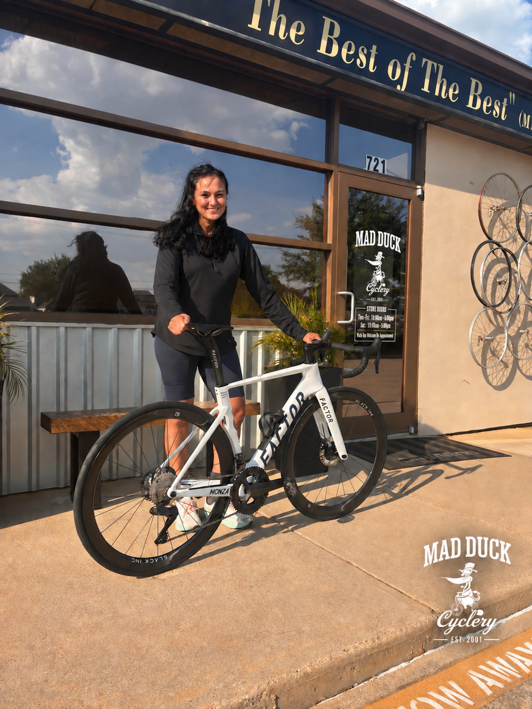 Mad Duck bike of the day 03 - white Factor Monza with rider