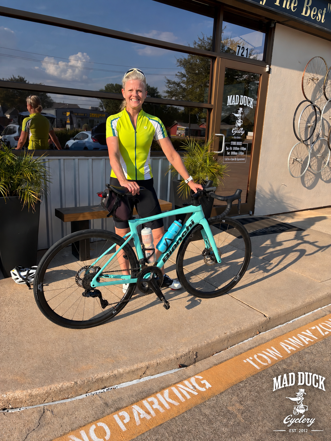 Mad Duck bike of the day 06 - turquoise Bianchi road bike with rider