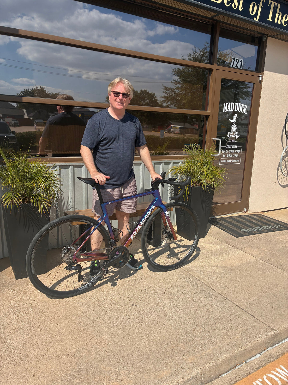 Mad Duck bike of the day 09 - colorful Basso road bike with rider